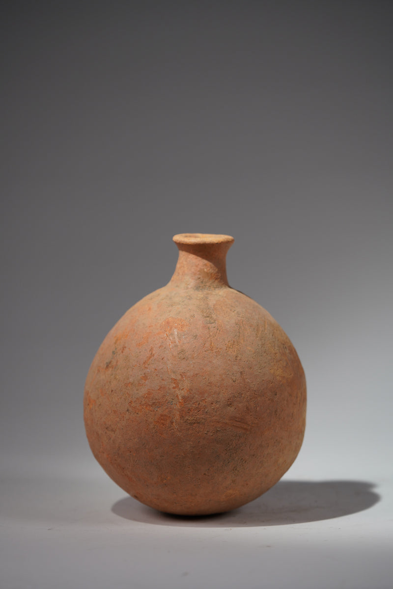 A Djenné terracotta vessel