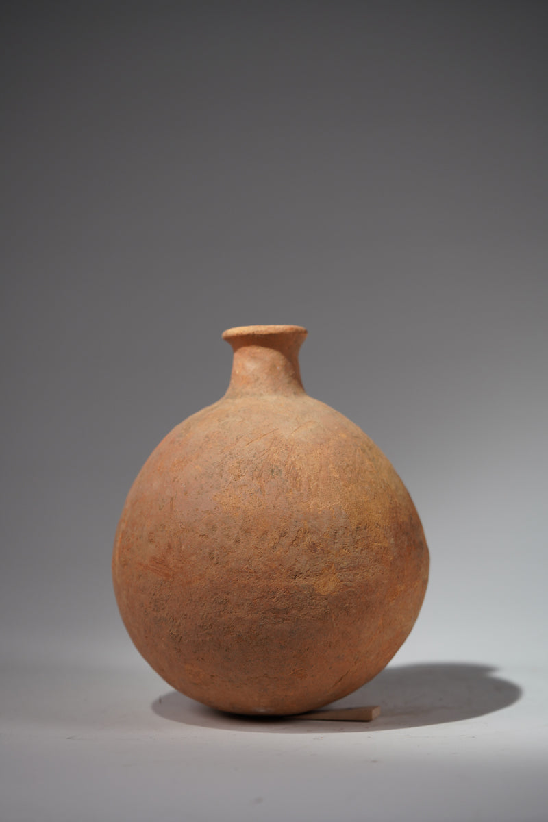 A Djenné terracotta vessel