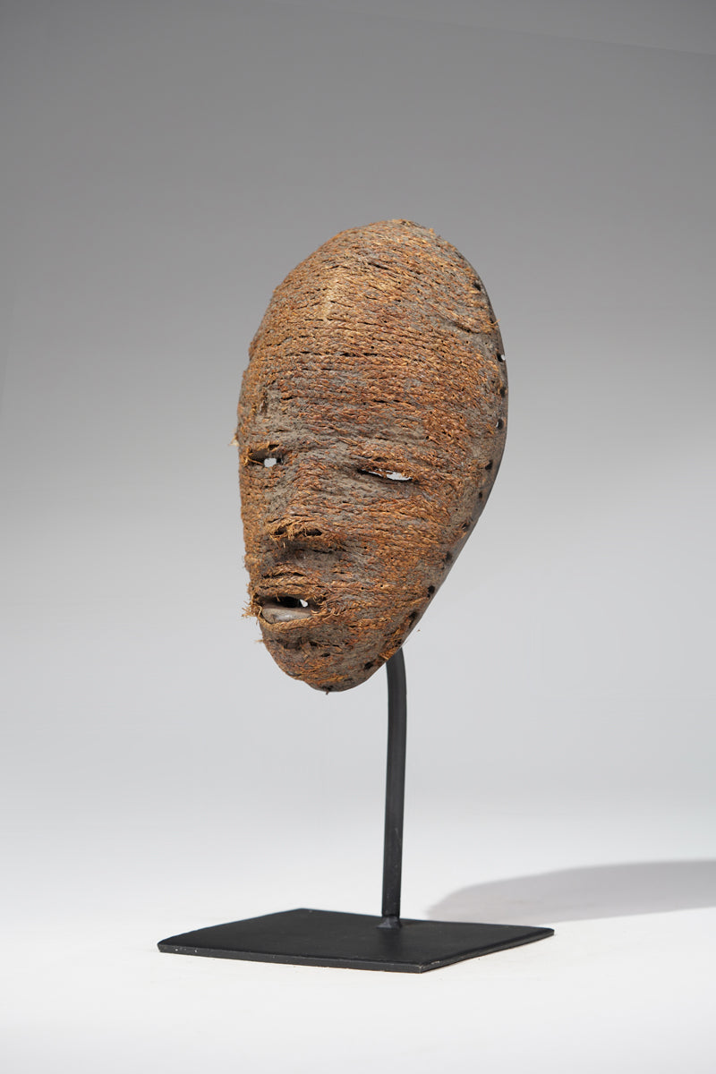 A Dan fetish mask from the Man region