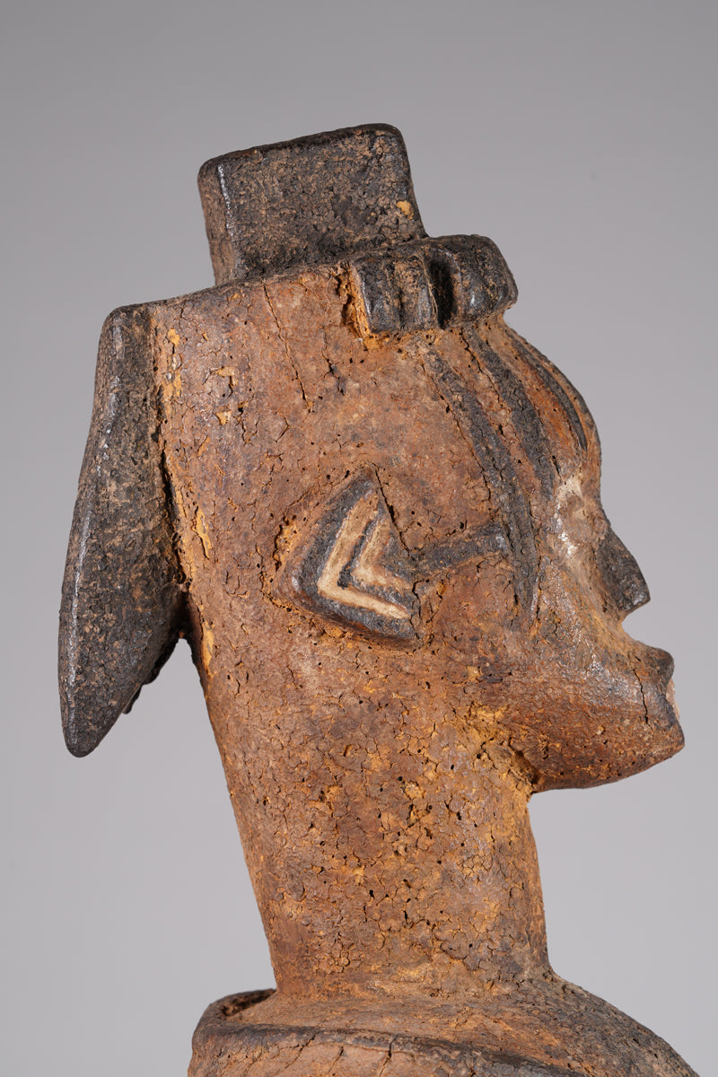 A male Urhobo sculpture