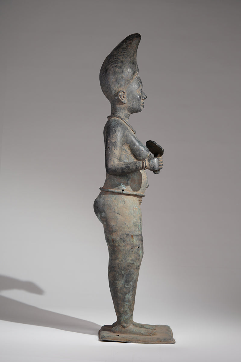 A female bronze sculptures in the style of Tada.