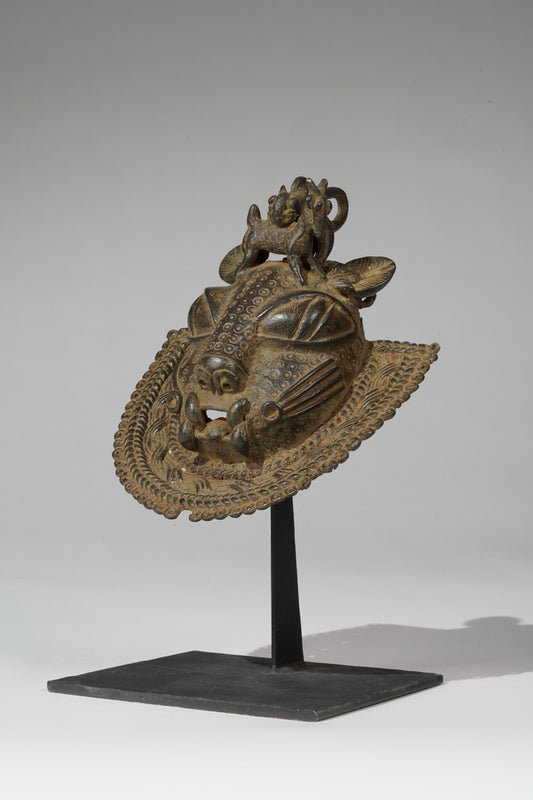 An Uhunmwu-Ẹkuẹ bronze leopard pendant