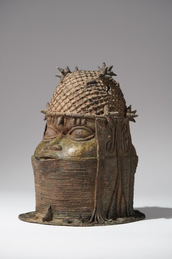 A commemorative Ọba head, Uhunmwu Elao