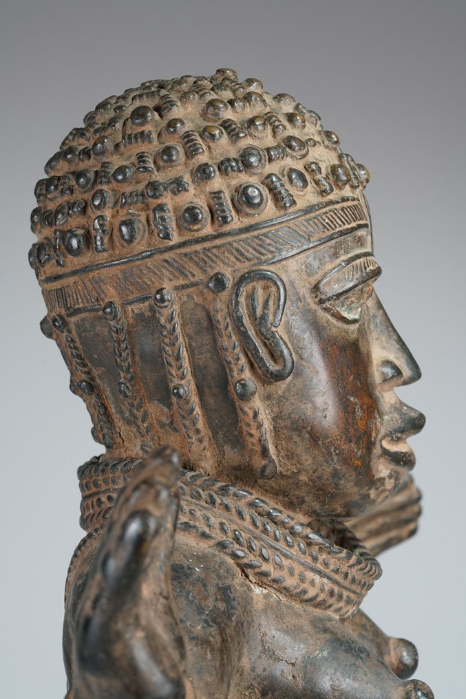 A female Bronze sculpture, in the style of Benin