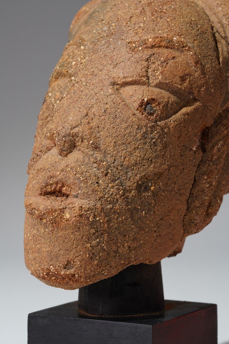 A fragmented terracotta head