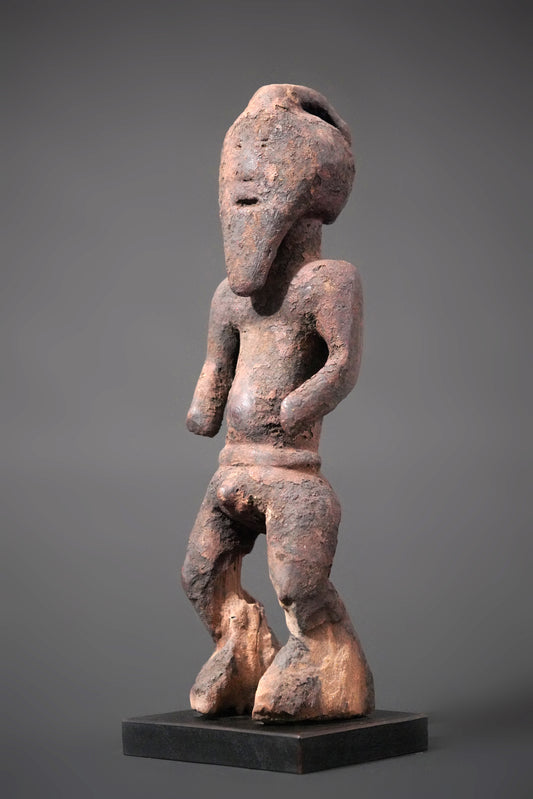 A male Keaka sculpture