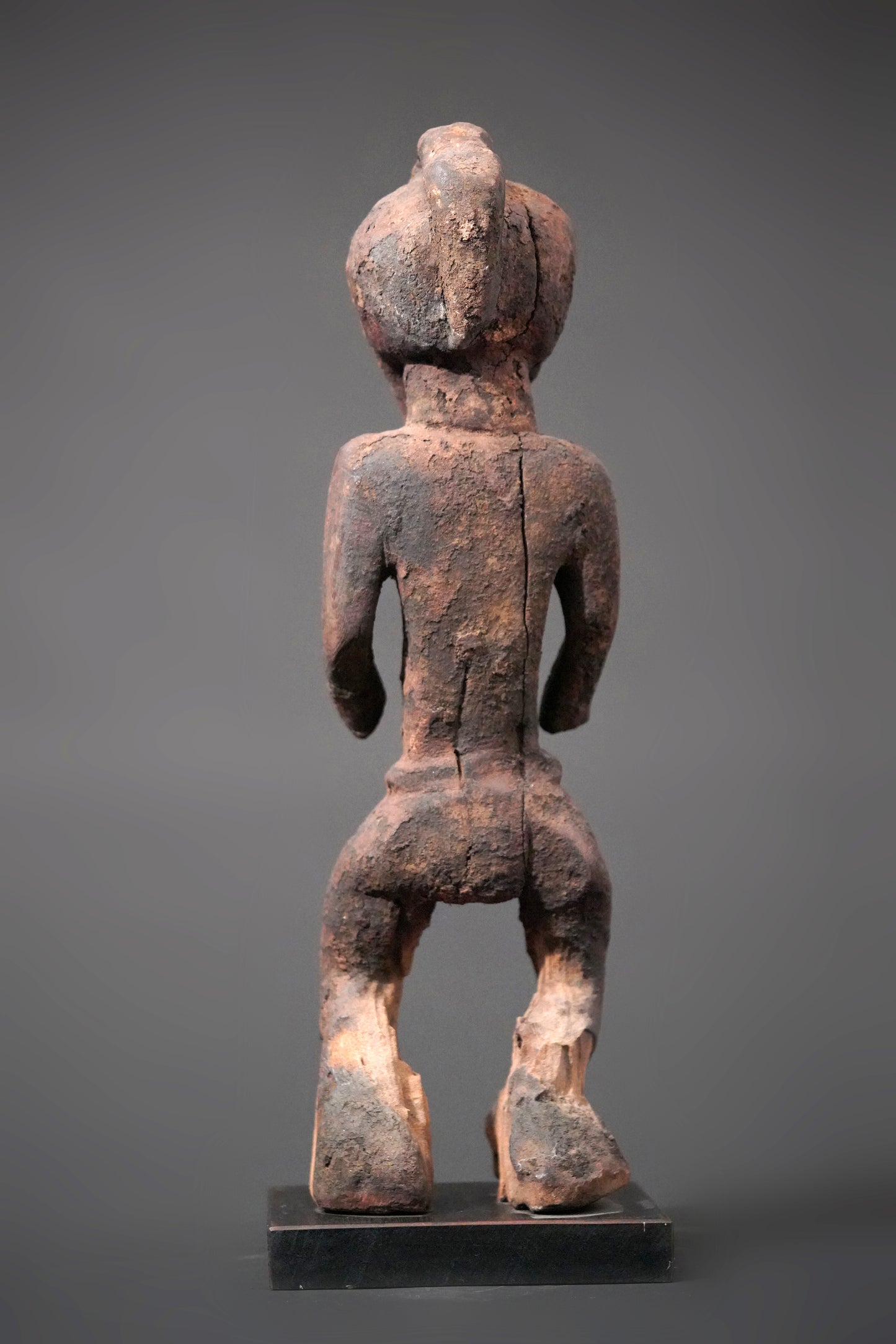 A male Keaka sculpture