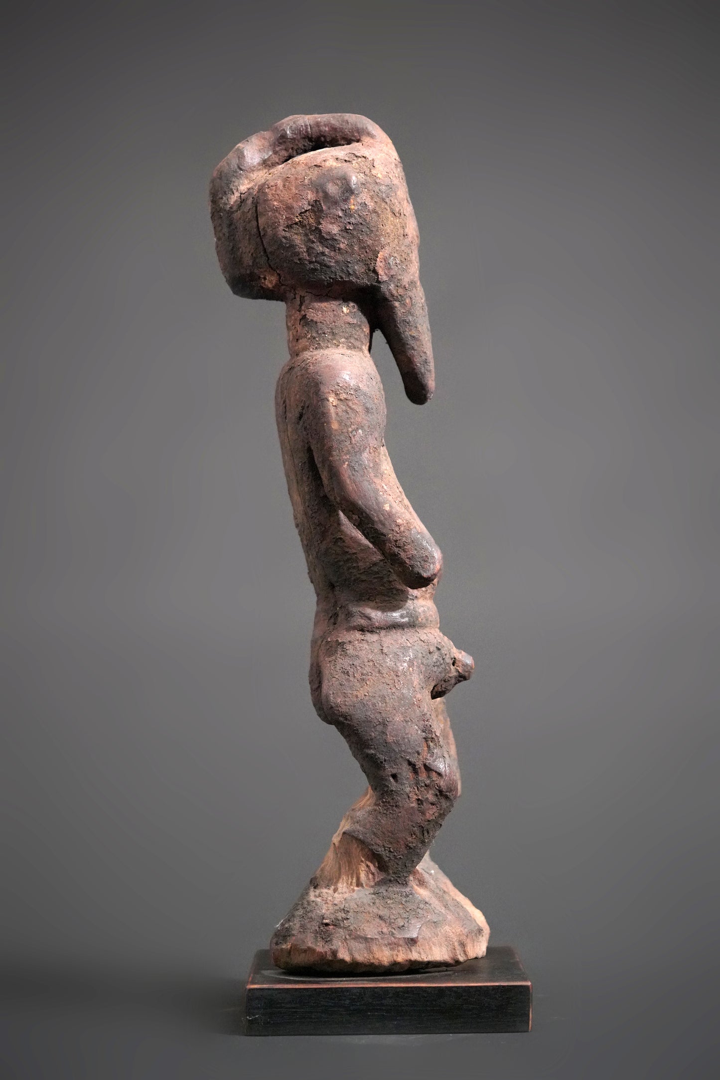 A male Keaka sculpture