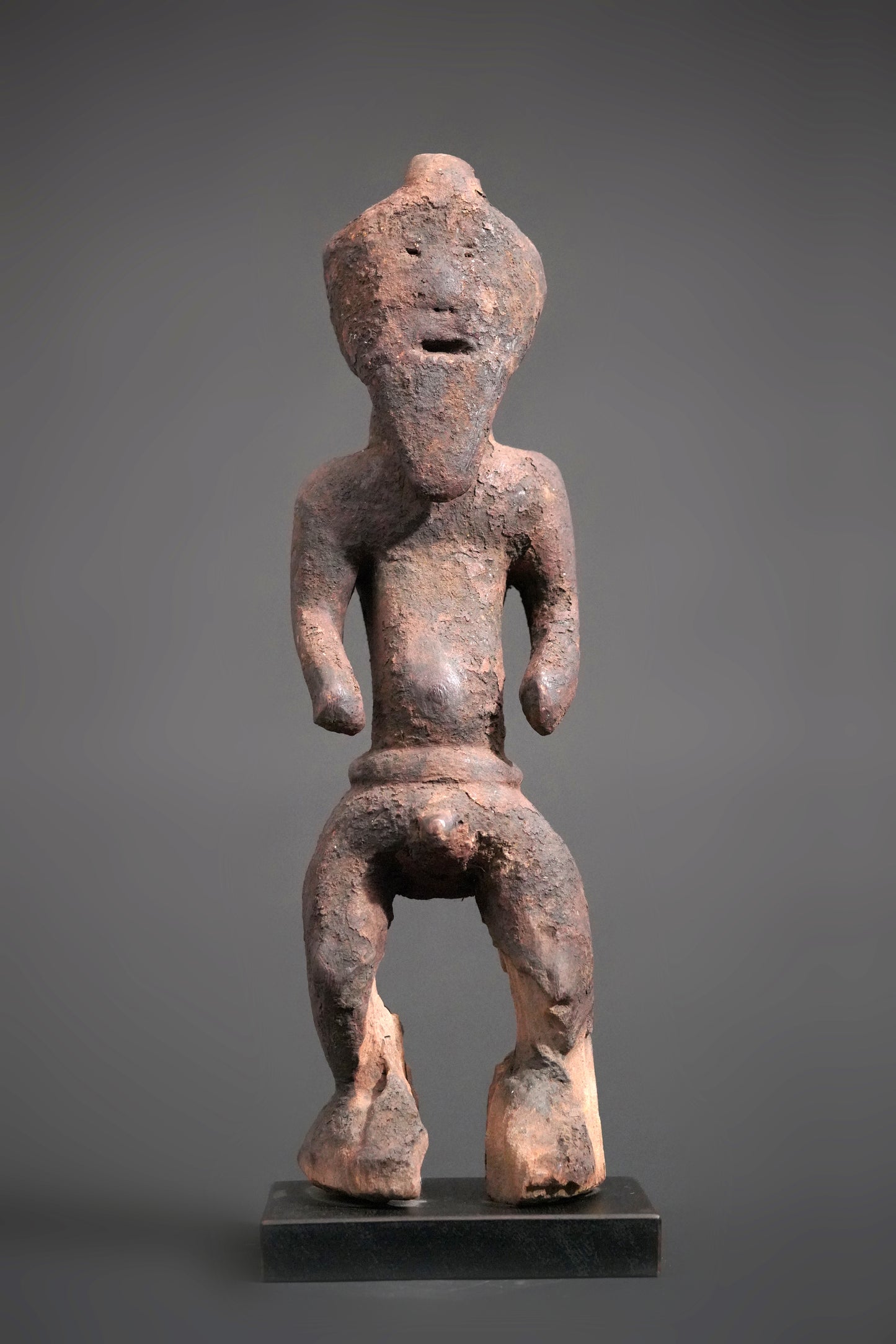 A male Keaka sculpture