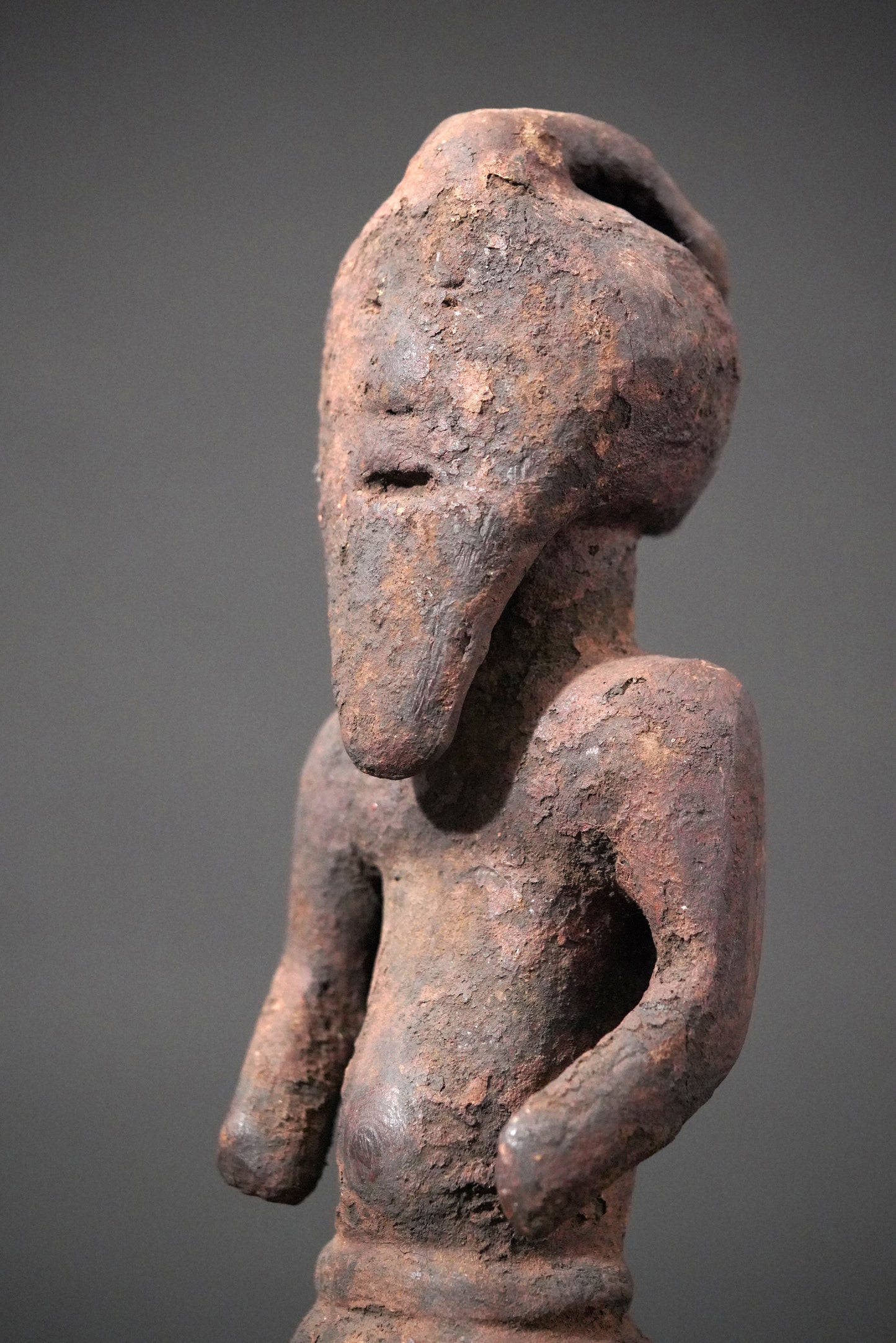 A male Keaka sculpture