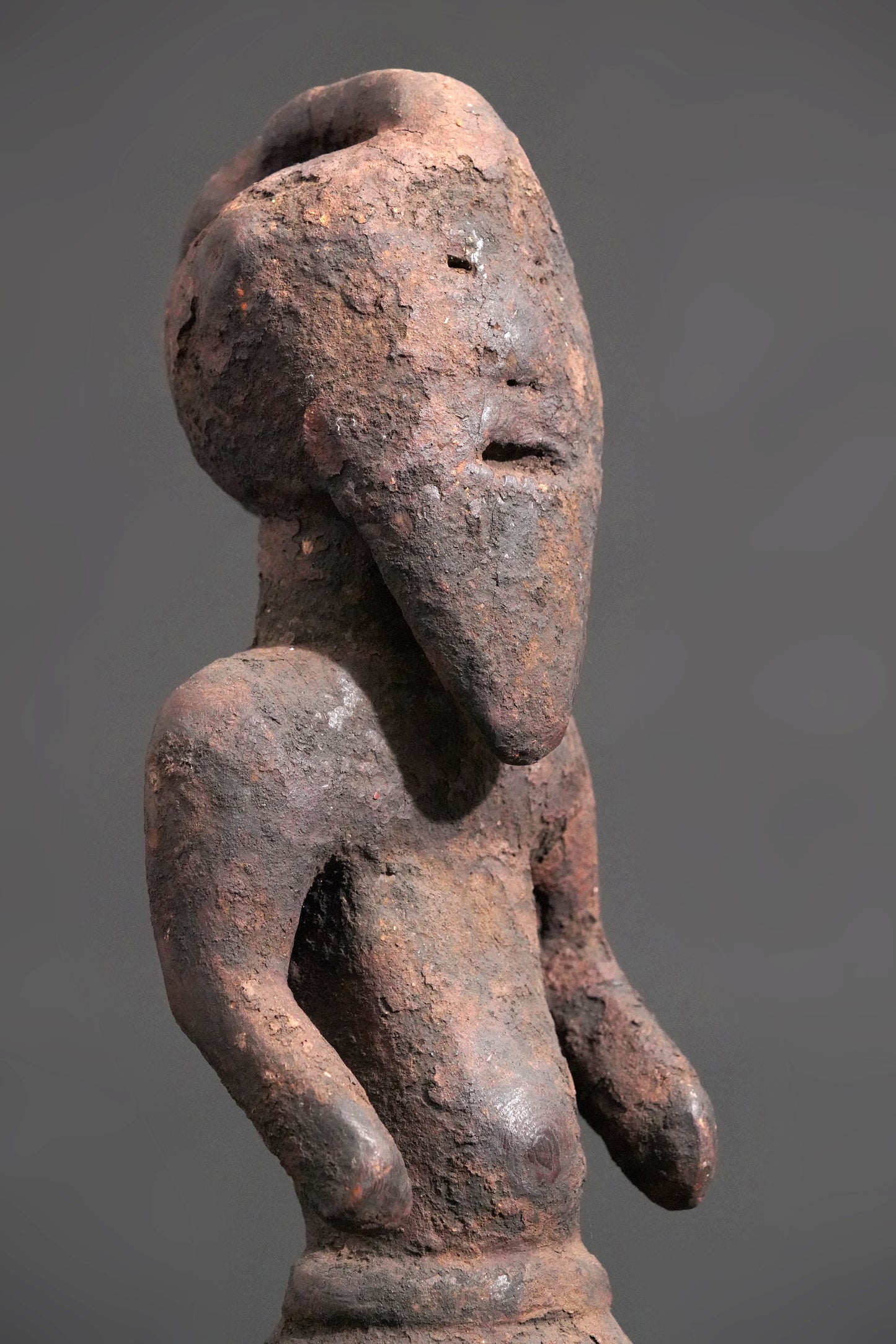 A male Keaka sculpture