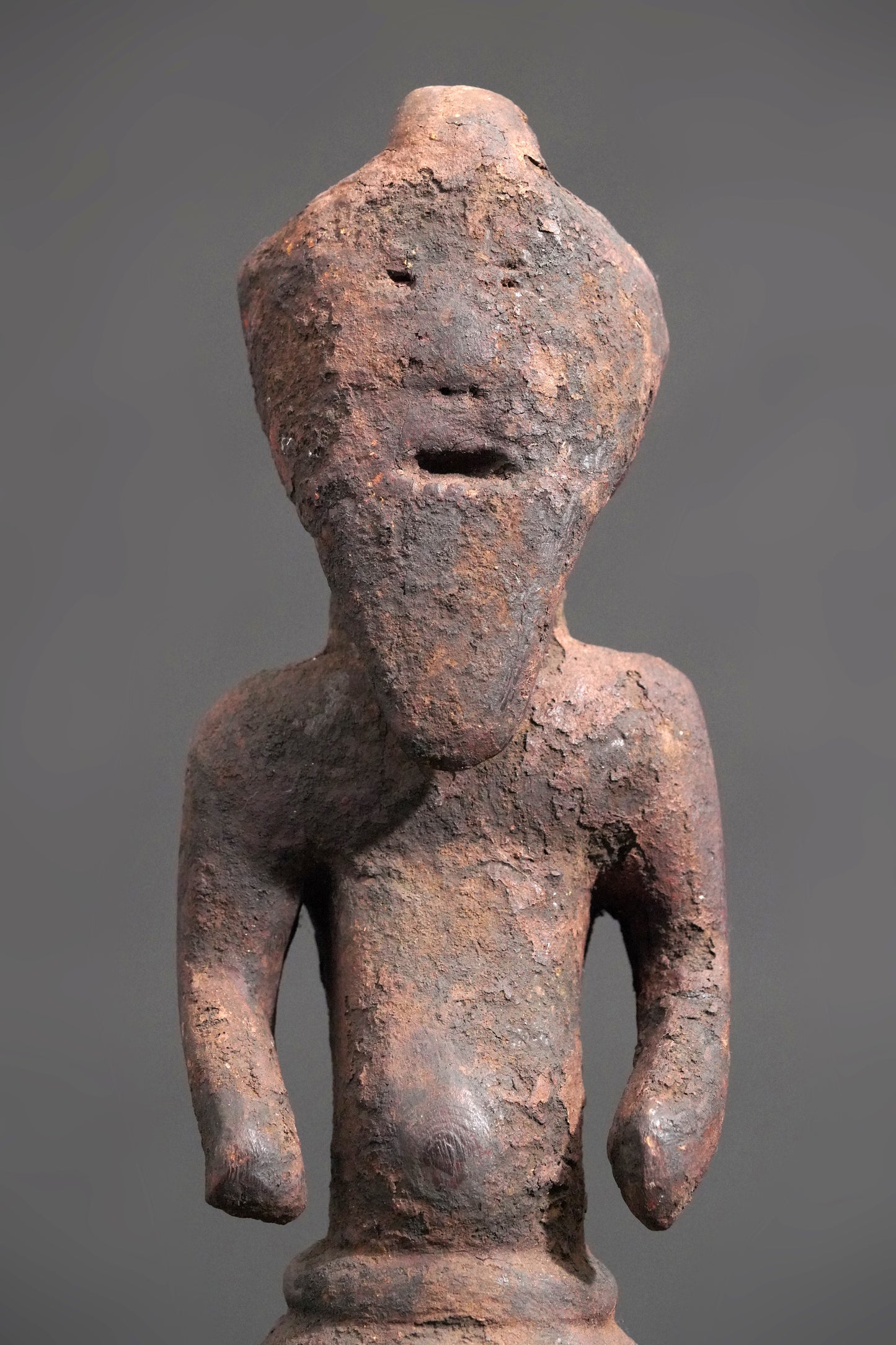 A male Keaka sculpture