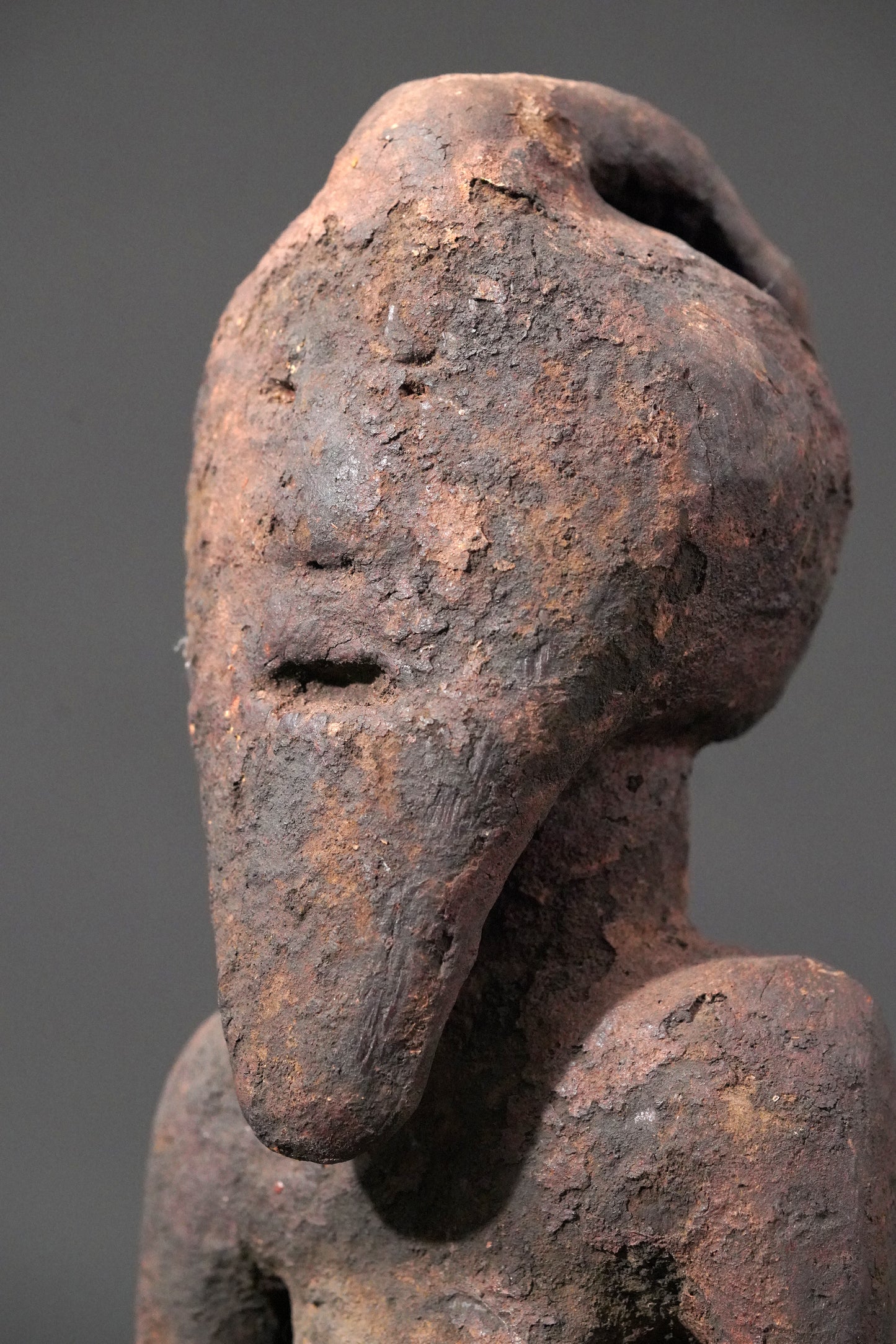 A male Keaka sculpture