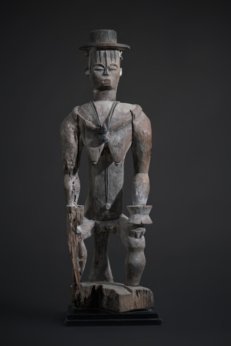 A female Urhobo statue