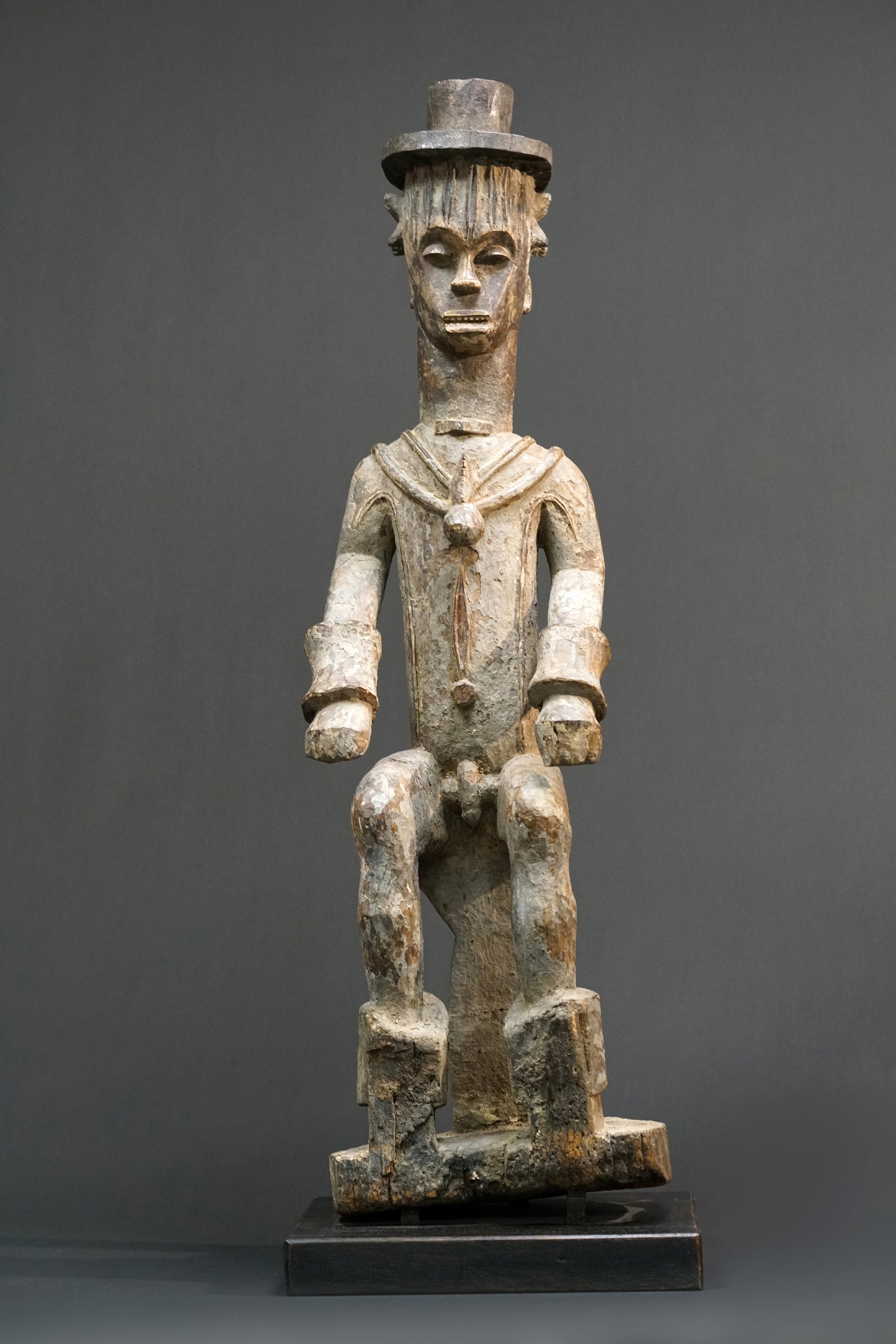 A male Urhobo statue