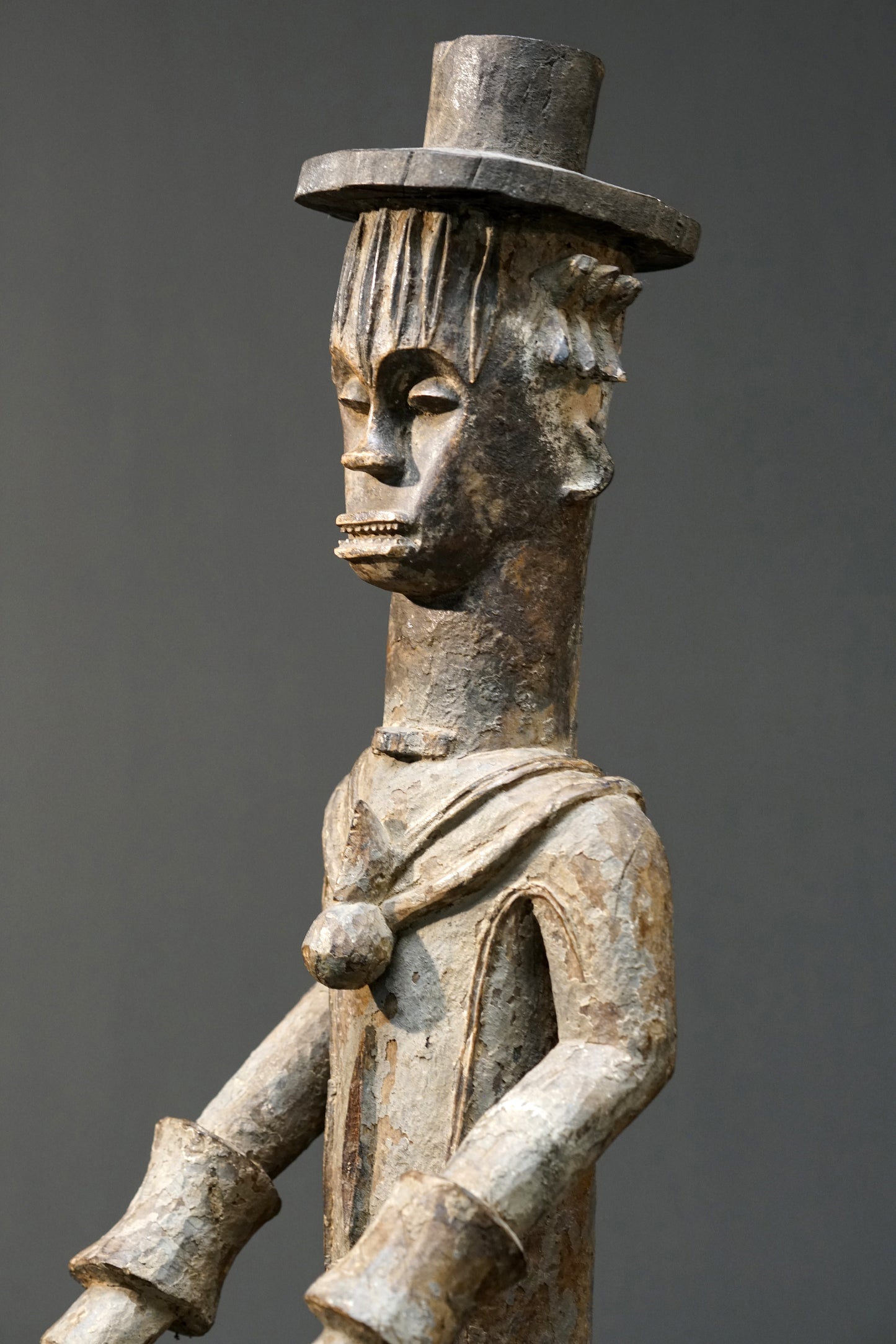 A male Urhobo statue