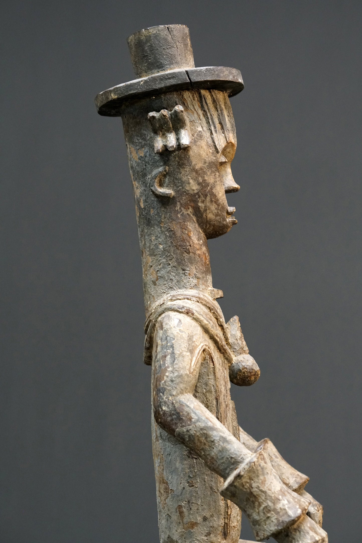 A male Urhobo statue