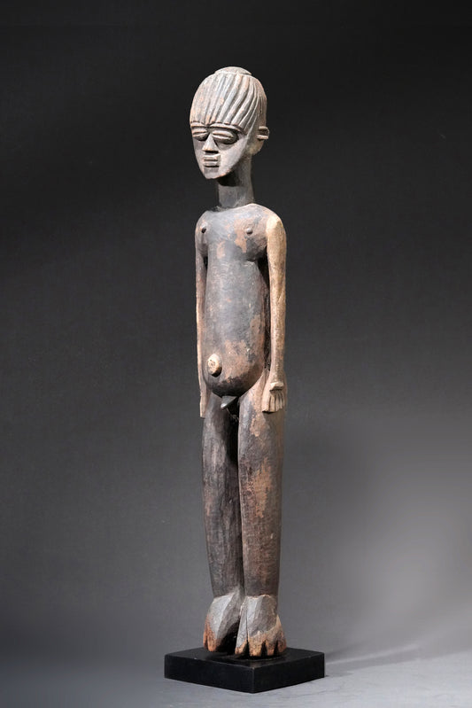 A male Lobi sculpture